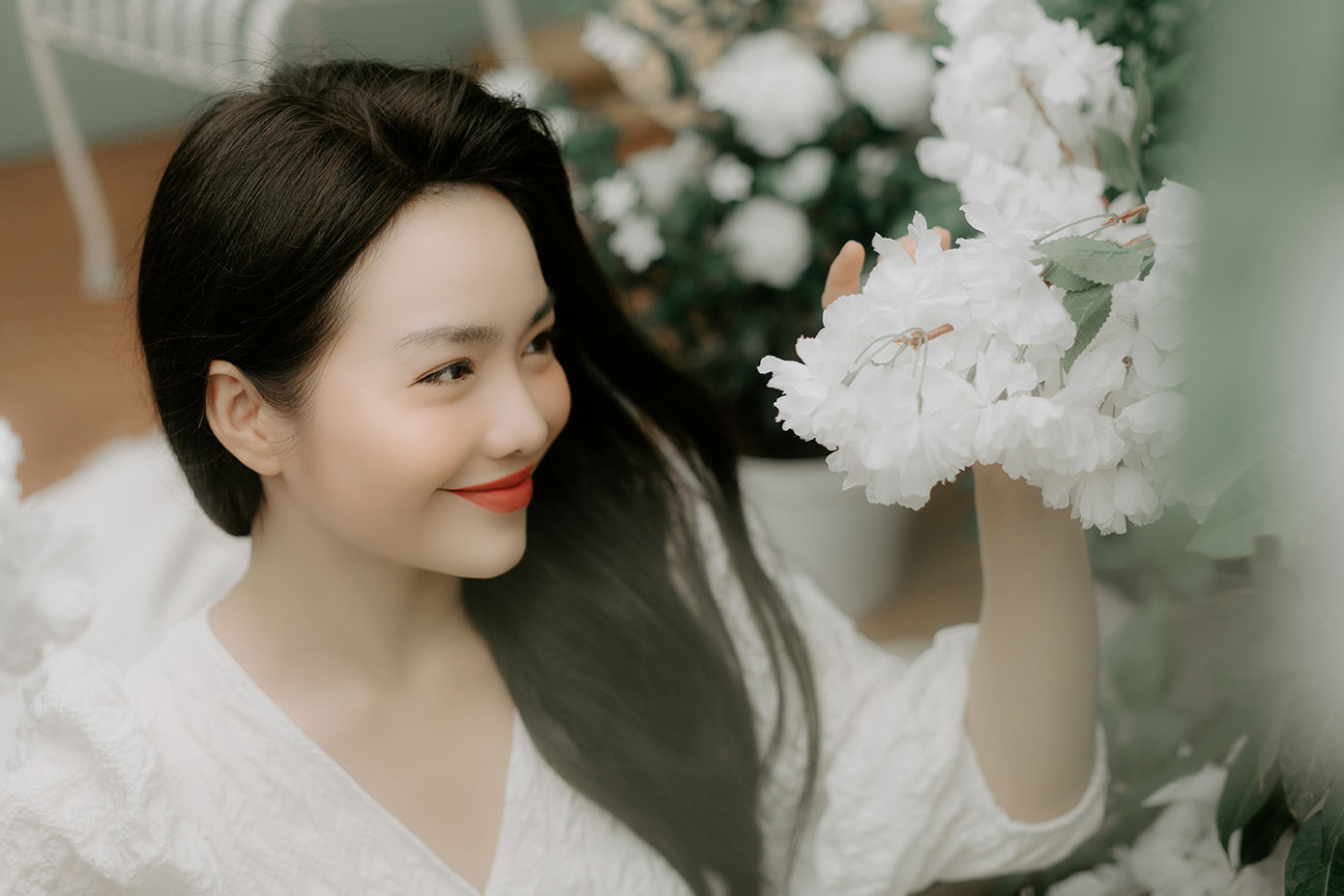 Hồng Kim Hạnh được fan ví như ‘Tiểu Long Nữ phiên bản Việt’ trong MV mới ảnh 10