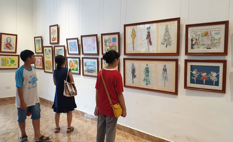 Cùng 40 hoạ sĩ nhí ‘đam mê trên từng nét vẽ’ ảnh 1