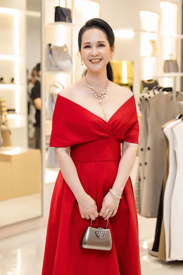 NSND Lan Hương chia sẻ cuộc sống sau về hưu, bí quyết hạnh phúc 40 năm bên NS Đỗ Kỷ ảnh 5