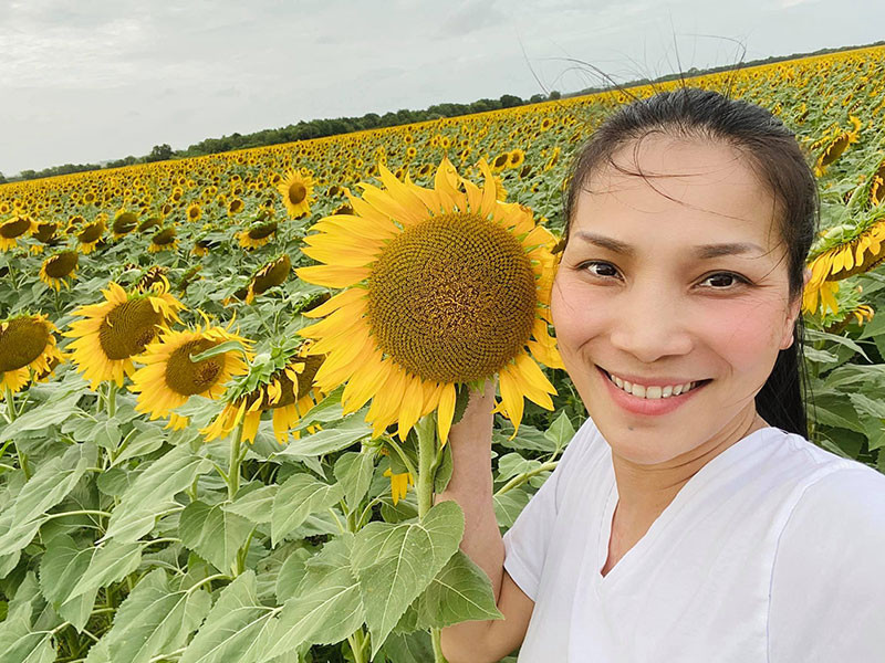 Hồng Ngọc sắm máy khâu tự may khẩu trang chống dịch ‘xịn sò’ ảnh 3
