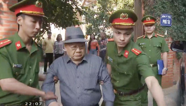 Kết phim ‘Cô gái nhà người ta’ gây tranh cãi dữ dội ảnh 2