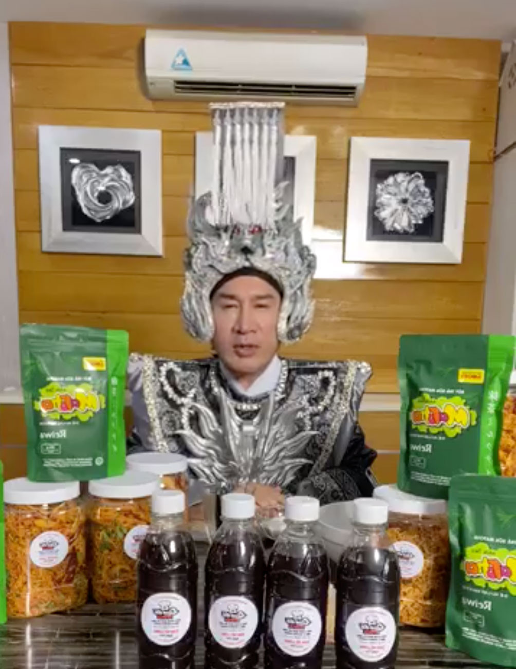 COVID-19: NSƯT Kim Tử Long đóng cửa công ty, 2 nhà hàng và bán hàng online ảnh 3