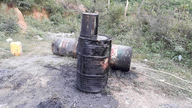 Phát hiện 200 lít dầu thải đổ ở đầu nguồn sông Hiếu ảnh 4