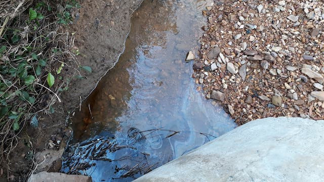 Phát hiện 200 lít dầu thải đổ ở đầu nguồn sông Hiếu ảnh 2