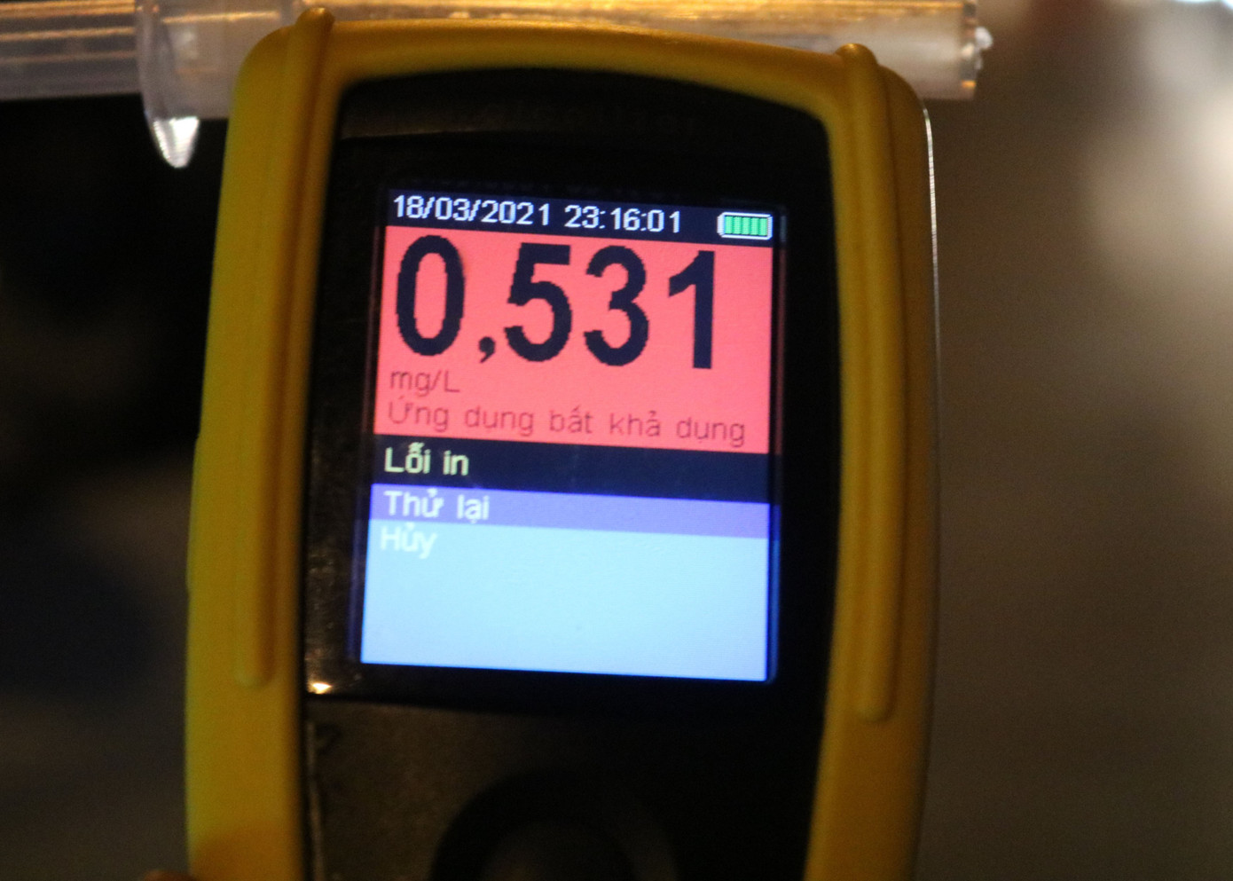 Uống 1 lon bia, nữ tài xế ô tô bị CSGT phạt 30-40 triệu đồng ảnh 2