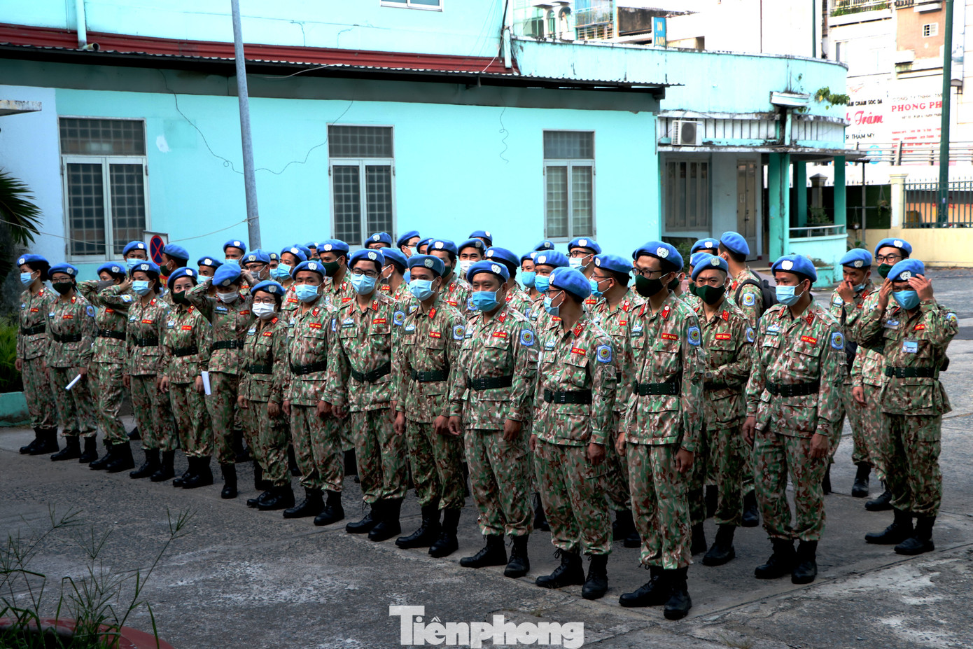 Chiến sĩ 'mũ nồi xanh' tiêm vắc xin COVID-19 trước khi lên đường làm nhiệm vụ ảnh 1