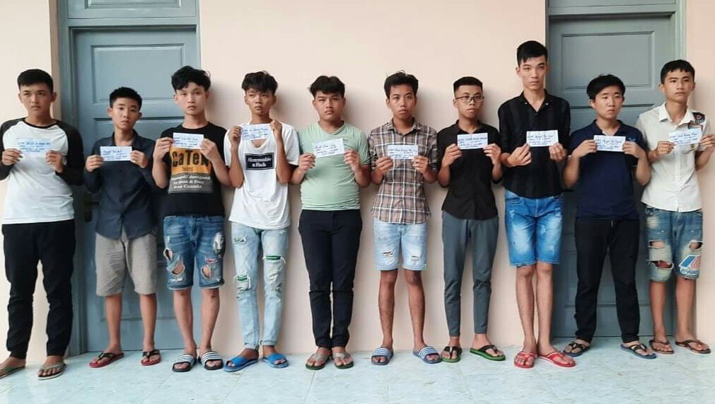 Thấy trai lạ nhắn tin cho bạn gái, thanh niên rủ 6 người mang mã tấu đi chém người ảnh 1