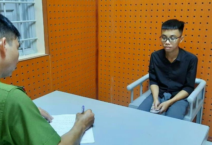 Thấy trai lạ nhắn tin cho bạn gái, thanh niên rủ 6 người mang mã tấu đi chém người ảnh 2