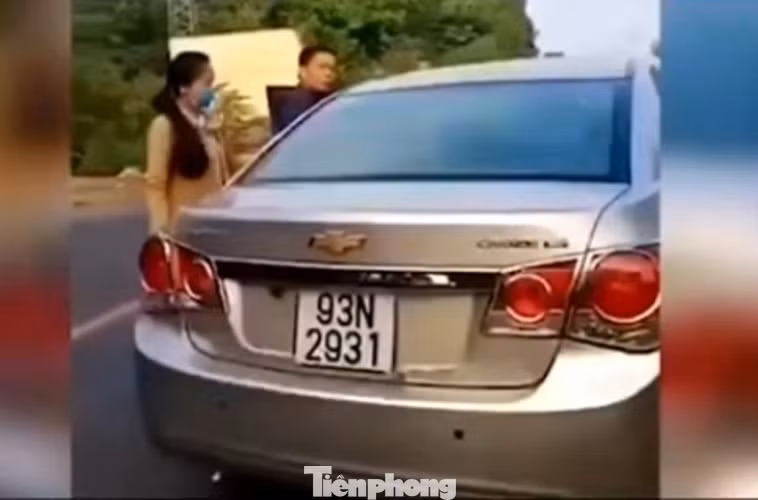 Xe ô tô của cựu phó chủ tịch huyện chống kiểm dịch COVID-19 liên quan đến vụ TNGT? ảnh 2