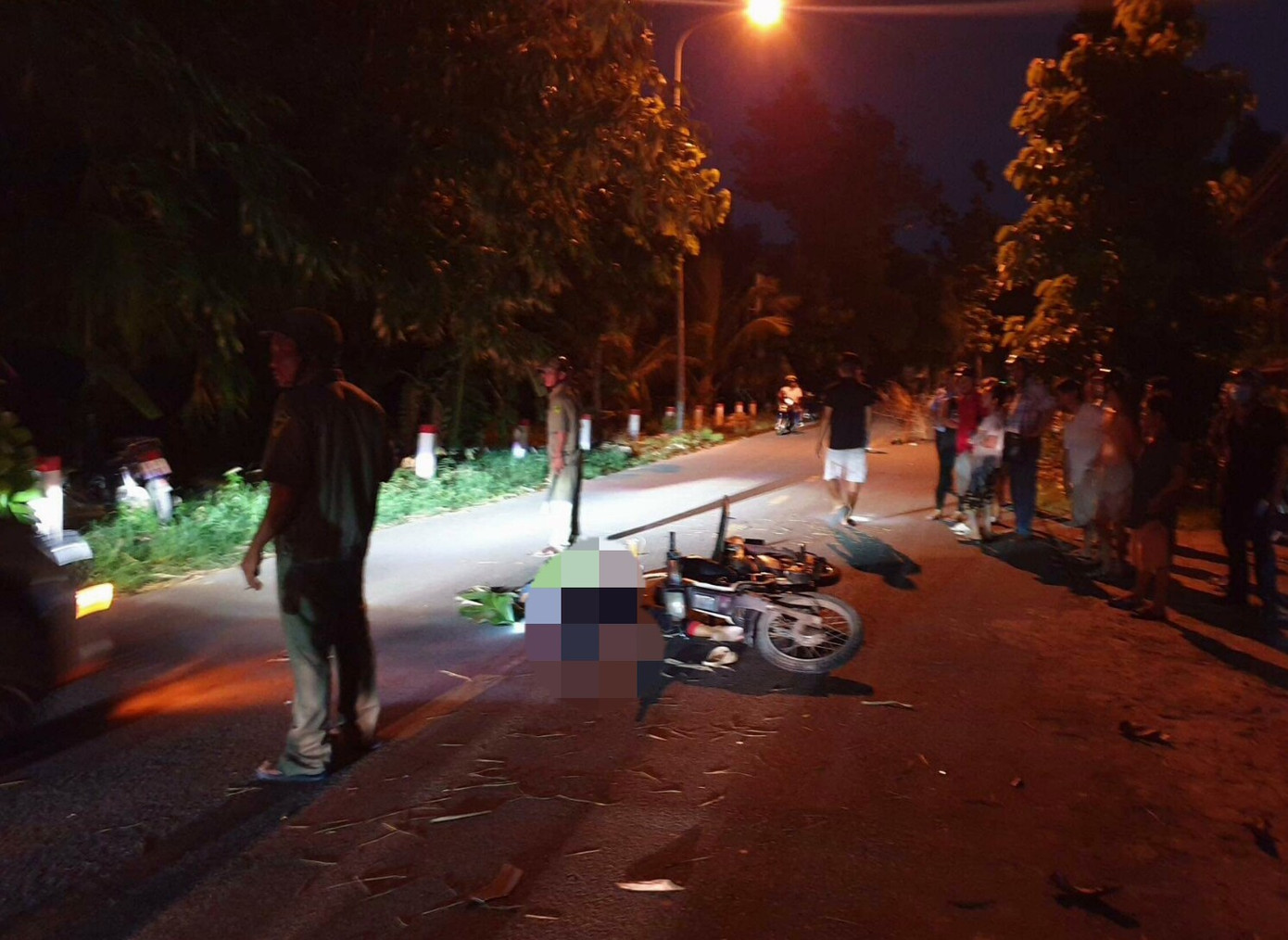 Sau va chạm giao thông, nam thanh niên văng xuống đường tử vong ảnh 1
