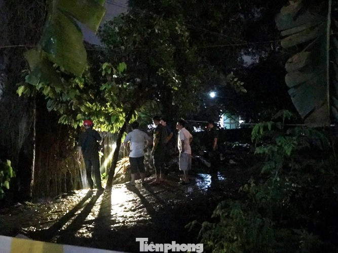 Bé trai 4 tuổi tắm mưa bị nước cuốn mất tích ảnh 1