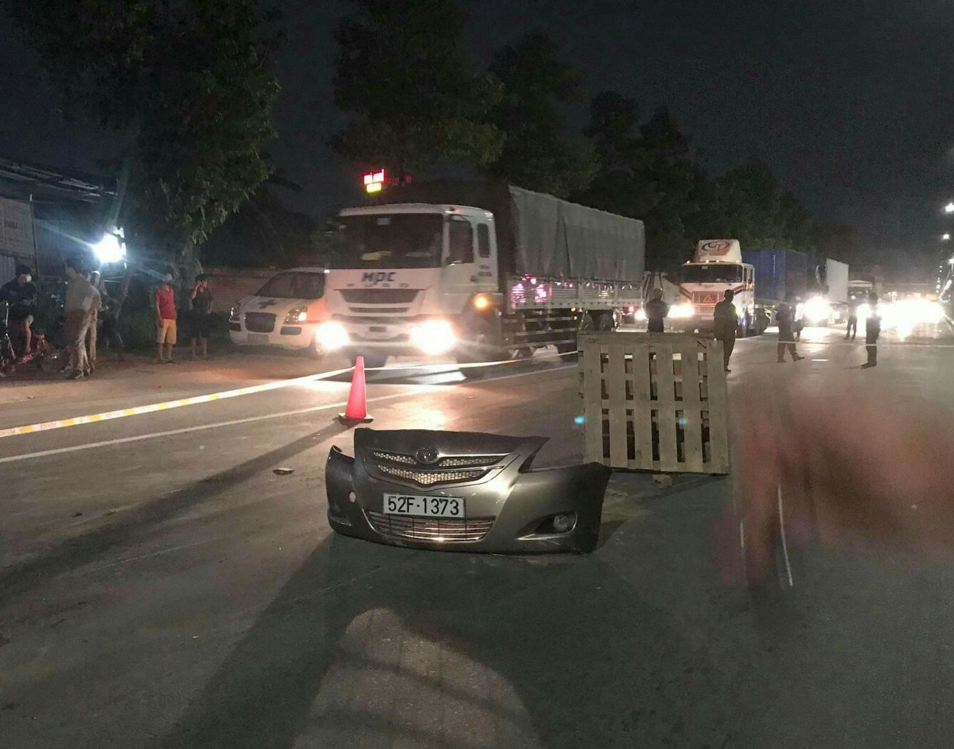 Tông chết người, ô tô bỏ trốn để lại dấu vết 'không thể thoát'? ảnh 2