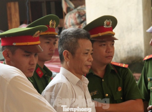 Hủy tạm giam 3 cán bộ liên quan vụ cựu Bí thư Bến Cát mua đất ảnh 2