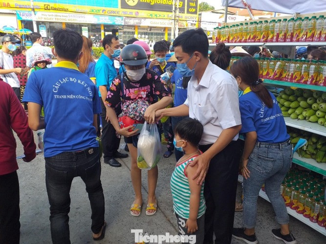 Thanh niên Bình Dương mở siêu thị 0 đồng cho người lao động khó khăn ảnh 3