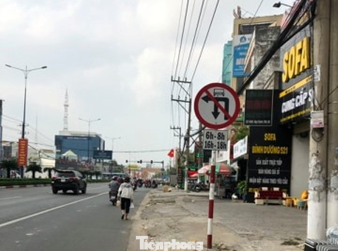 Tài xế mang theo vũ khí, thách thức đòi kiện cảnh sát khi đi vào đường cấm ảnh 2