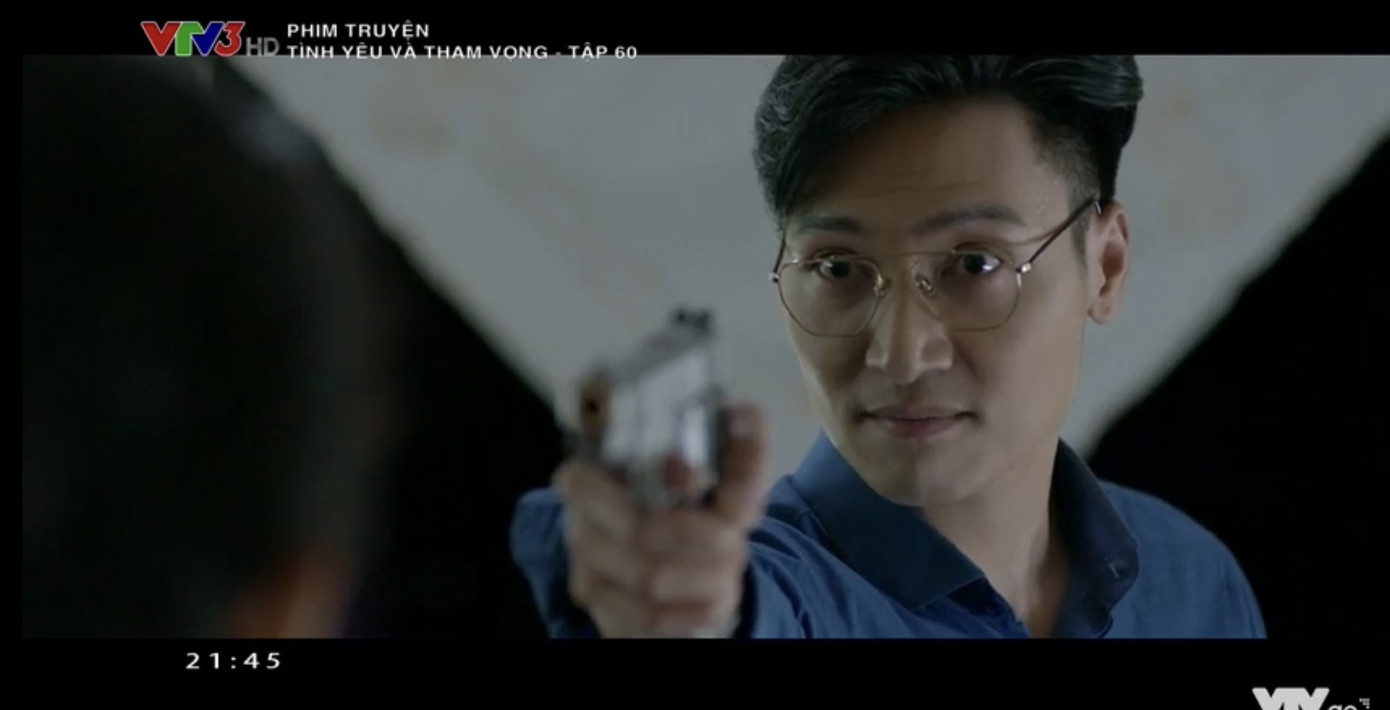 Tình yêu và tham vọng tập cuối: Phong cầm súng dọa bà Khuê (NSND Minh Hòa), Linh trúng đạn ảnh 1