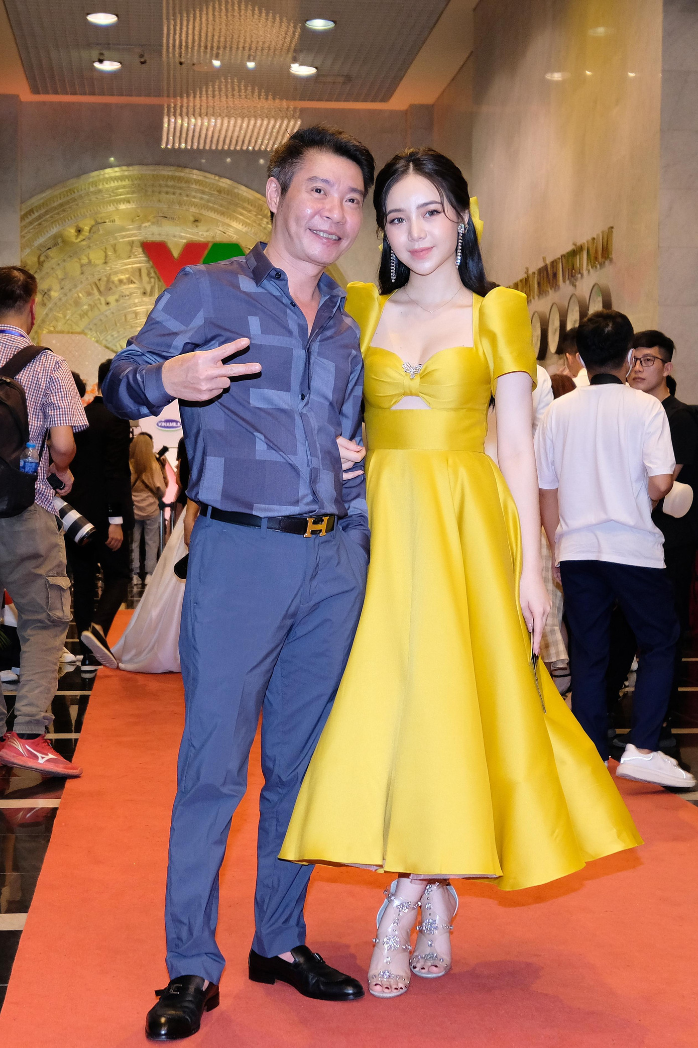 Hậu trường VTV Awards: Soi nhan sắc của BTV Mai Ngọc và dàn diễn viên lộng lẫy ảnh 11