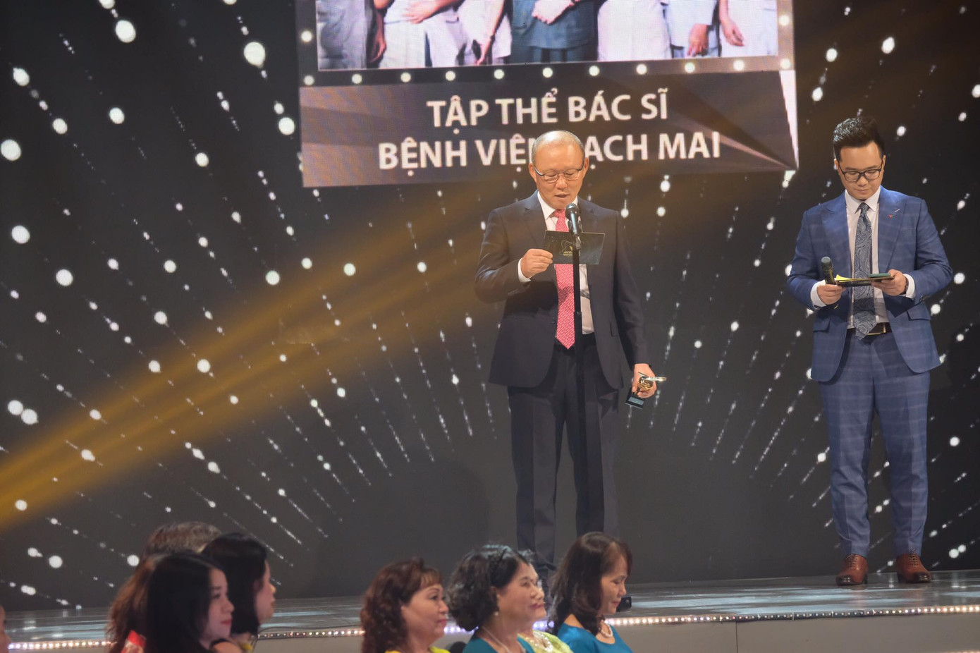 VTV Awards: ‘Hoa hồng trên ngực trái’ thắng, Xuân Nghị-Hồng Diễm ẵm giải diễn xuất ảnh 8