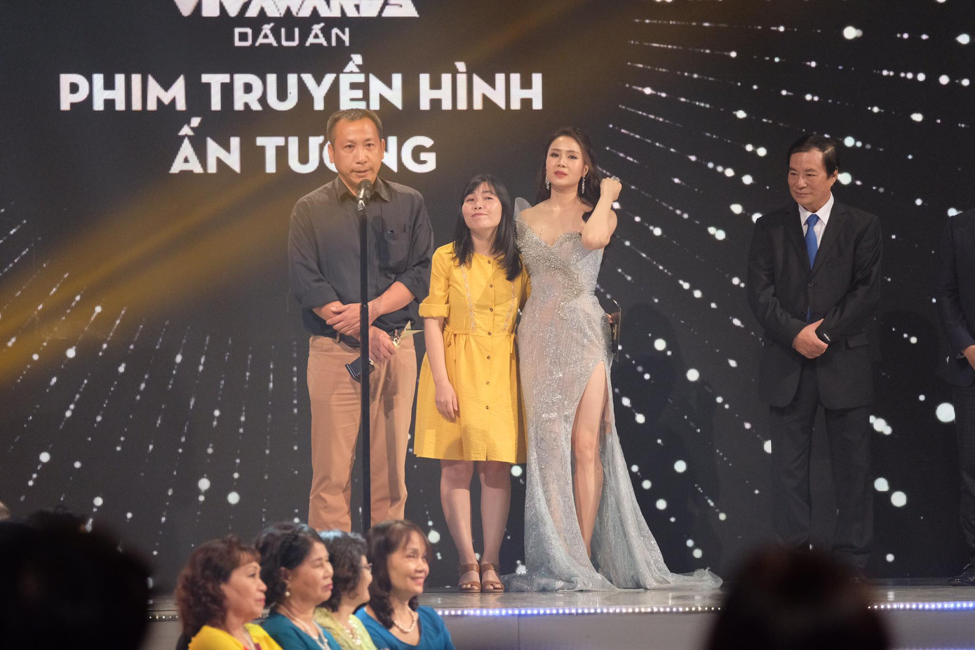 VTV Awards: ‘Hoa hồng trên ngực trái’ thắng, Xuân Nghị-Hồng Diễm ẵm giải diễn xuất ảnh 2