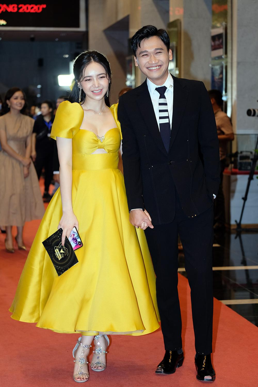 Hồng Diễm, Phương Oanh, dàn nghệ sĩ Táo quân hâm nóng thảm đỏ VTV Awards 2020 ảnh 13