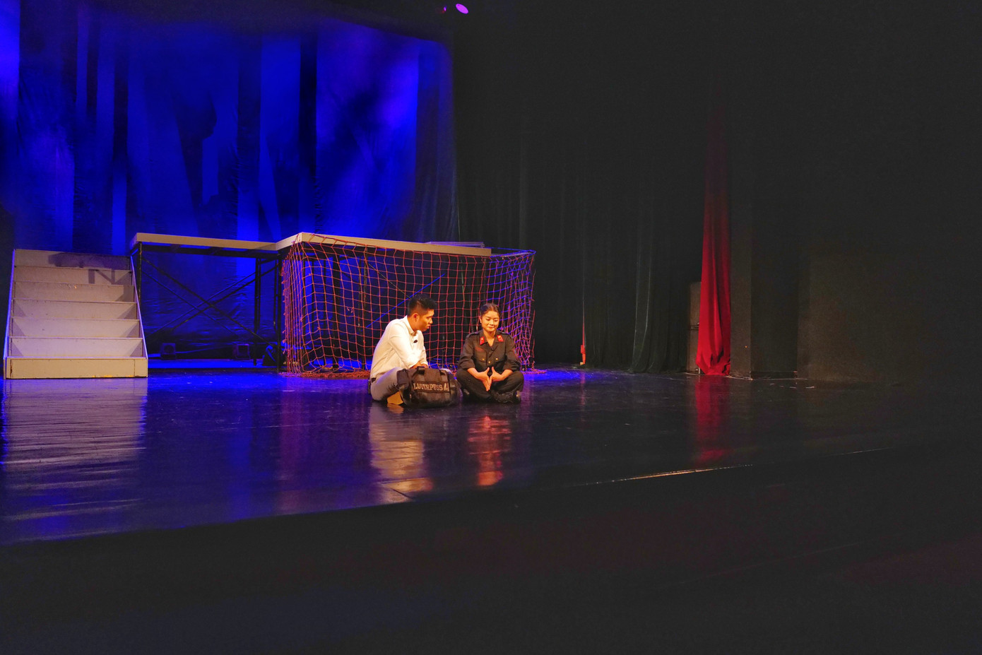 Nhà hát Tuổi trẻ hâm nóng sân khấu với vở hình sự ‘Bộ cảnh phục’ ảnh 1