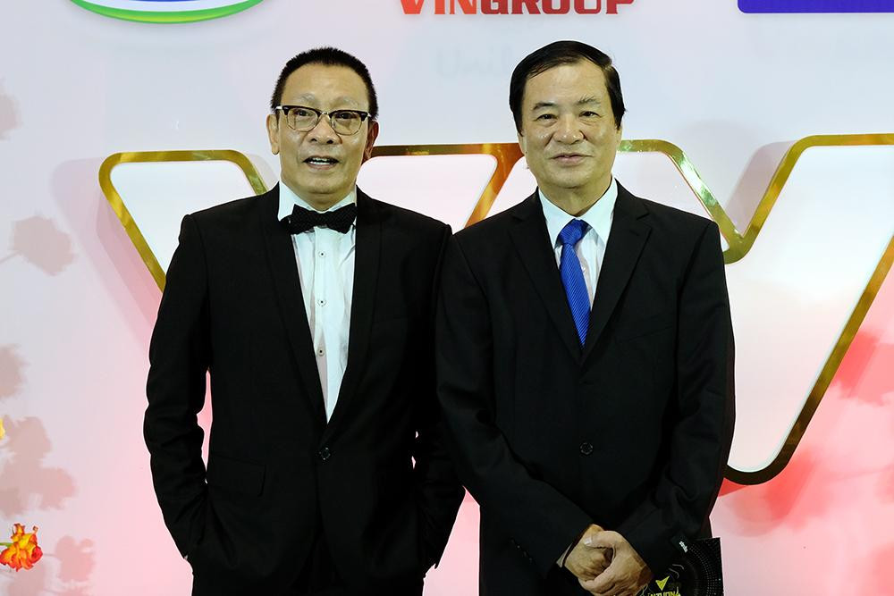 Hồng Diễm, Phương Oanh, dàn nghệ sĩ Táo quân hâm nóng thảm đỏ VTV Awards 2020 ảnh 1