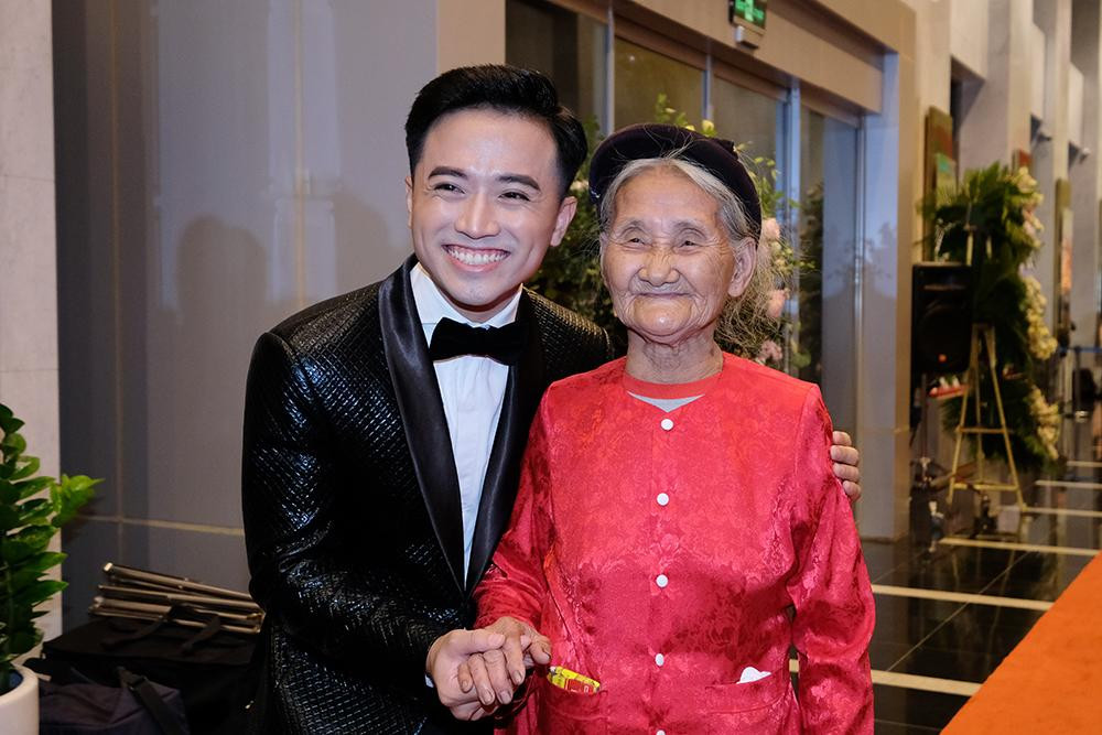 Hồng Diễm, Phương Oanh, dàn nghệ sĩ Táo quân hâm nóng thảm đỏ VTV Awards 2020 ảnh 10