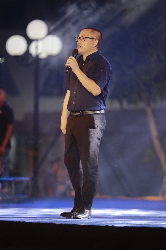 Vừa đàn vừa hát, nam sinh Quảng Bình giành Quán quân “Học bổng Tài năng” ĐH FPT ảnh 2