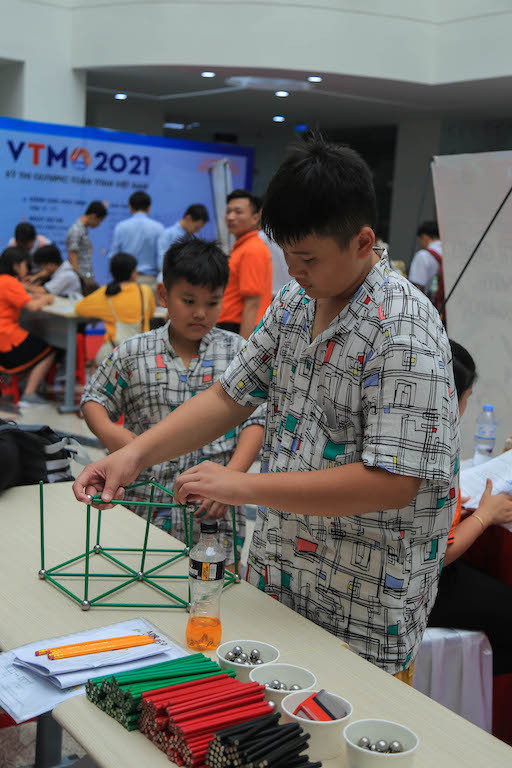 GS Ngô Bảo Châu cũng phải “bó tay” trước câu hỏi khó của học sinh miền Tây yêu Toán ảnh 8