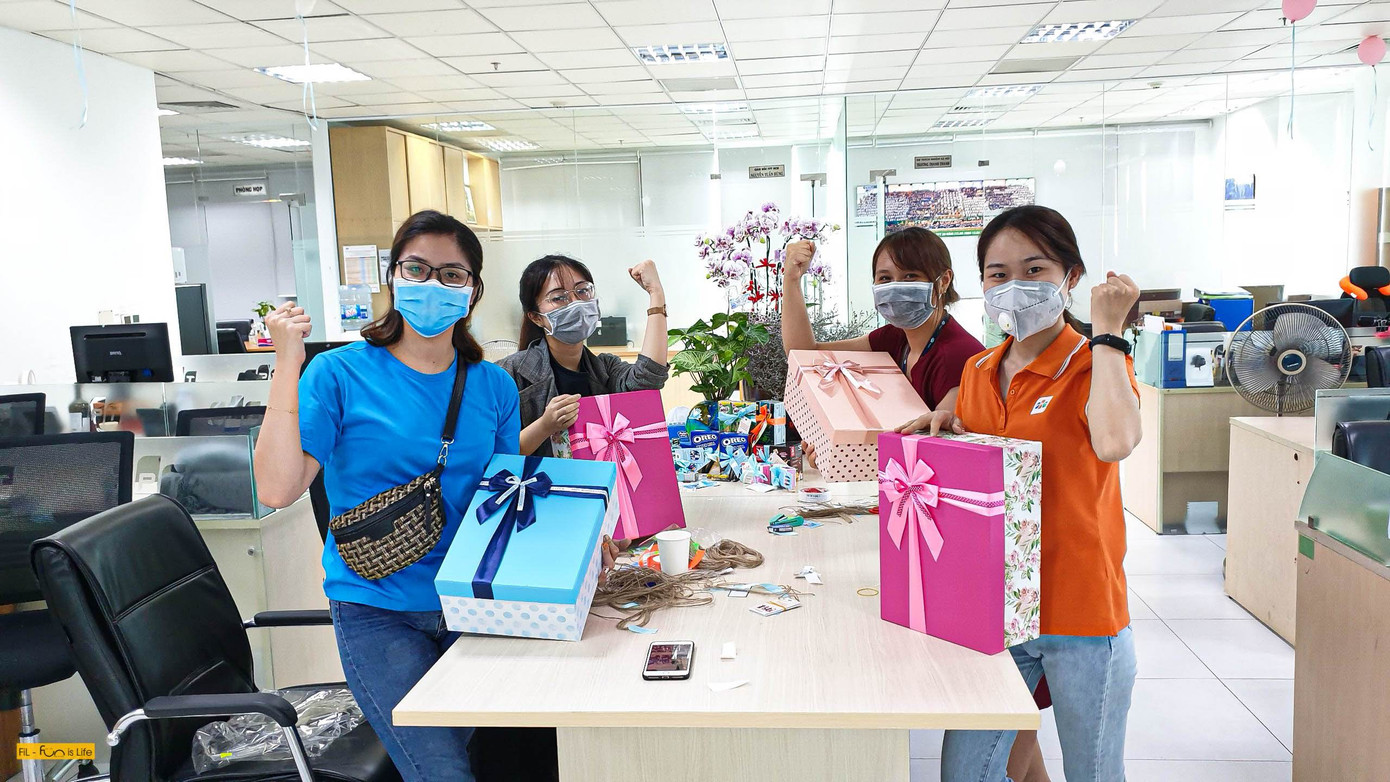 Dân công sở gói quà, sáng tác nhạc tặng y, bác sĩ tuyến đầu chống dịch ảnh 3