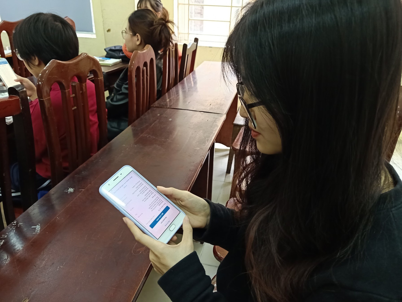 “Quẳng gánh lo” học phí, sinh viên lựa chọn cách thu mới ảnh 2