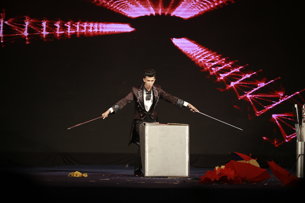 Vừa đàn vừa hát, nam sinh Quảng Bình giành Quán quân “Học bổng Tài năng” ĐH FPT ảnh 16