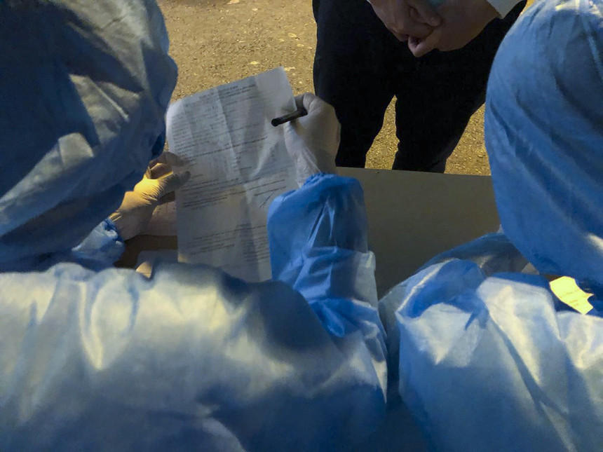 Đón đoàn người đầu tiên về khu cách ly tại KTX FPT ảnh 7