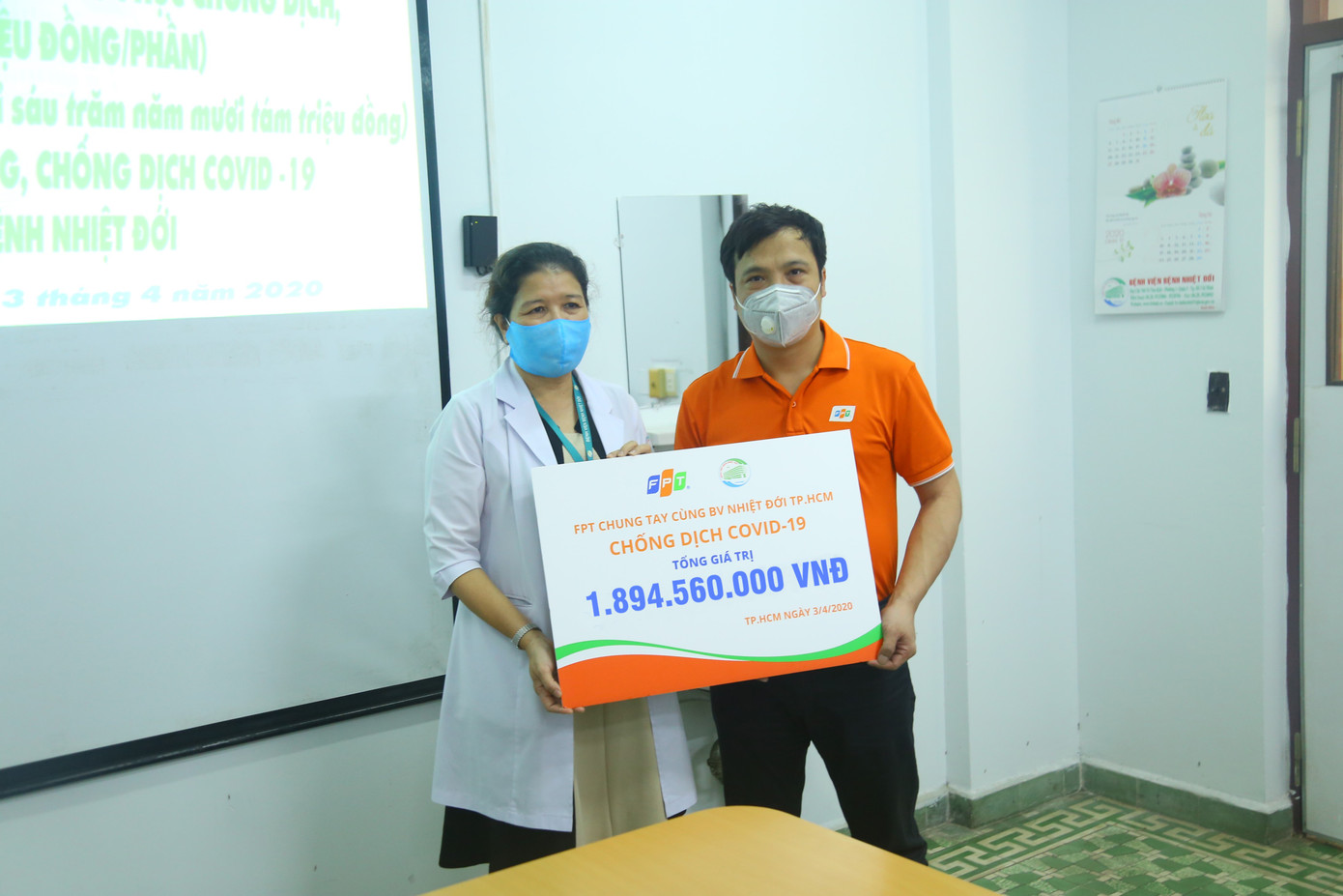 Dân công sở gói quà, sáng tác nhạc tặng y, bác sĩ tuyến đầu chống dịch ảnh 10