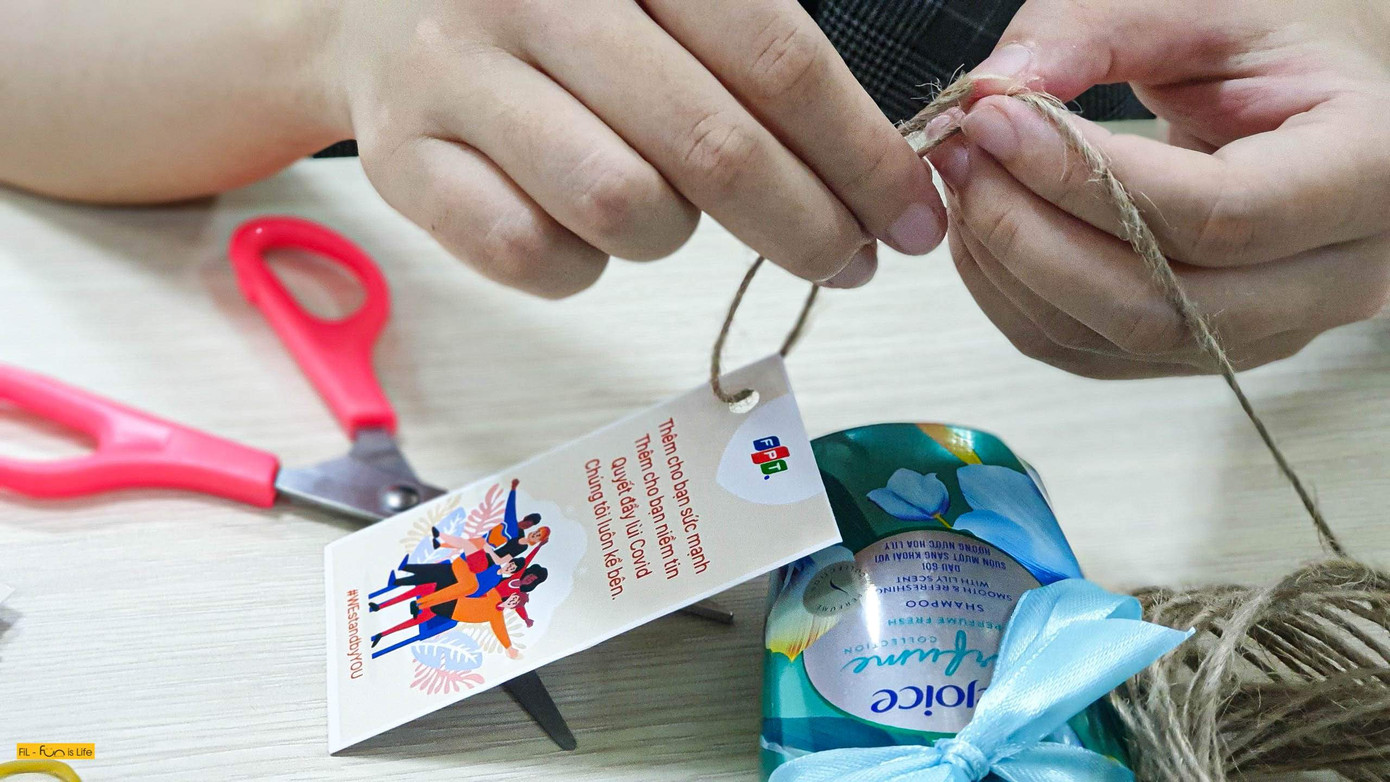 Dân công sở gói quà, sáng tác nhạc tặng y, bác sĩ tuyến đầu chống dịch ảnh 5