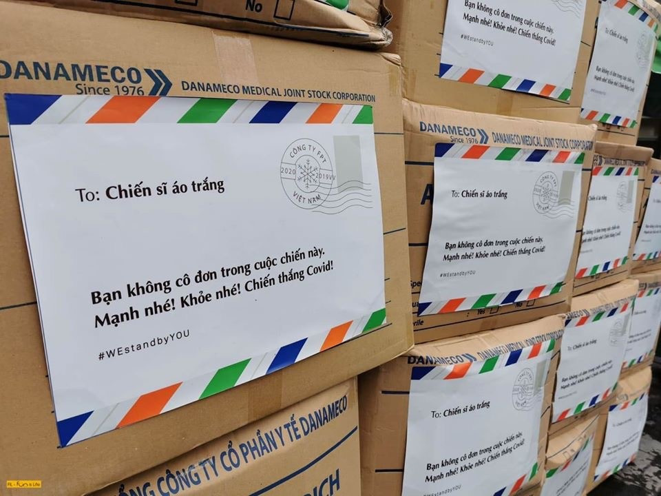 Dân công sở gói quà, sáng tác nhạc tặng y, bác sĩ tuyến đầu chống dịch ảnh 6