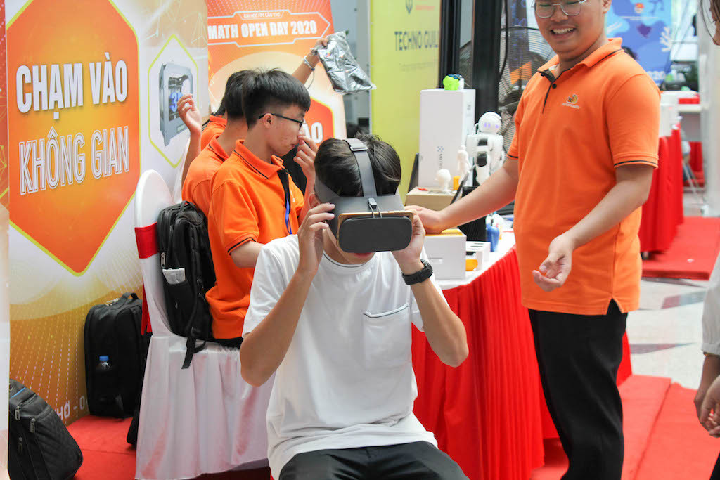 GS Ngô Bảo Châu cũng phải “bó tay” trước câu hỏi khó của học sinh miền Tây yêu Toán ảnh 10