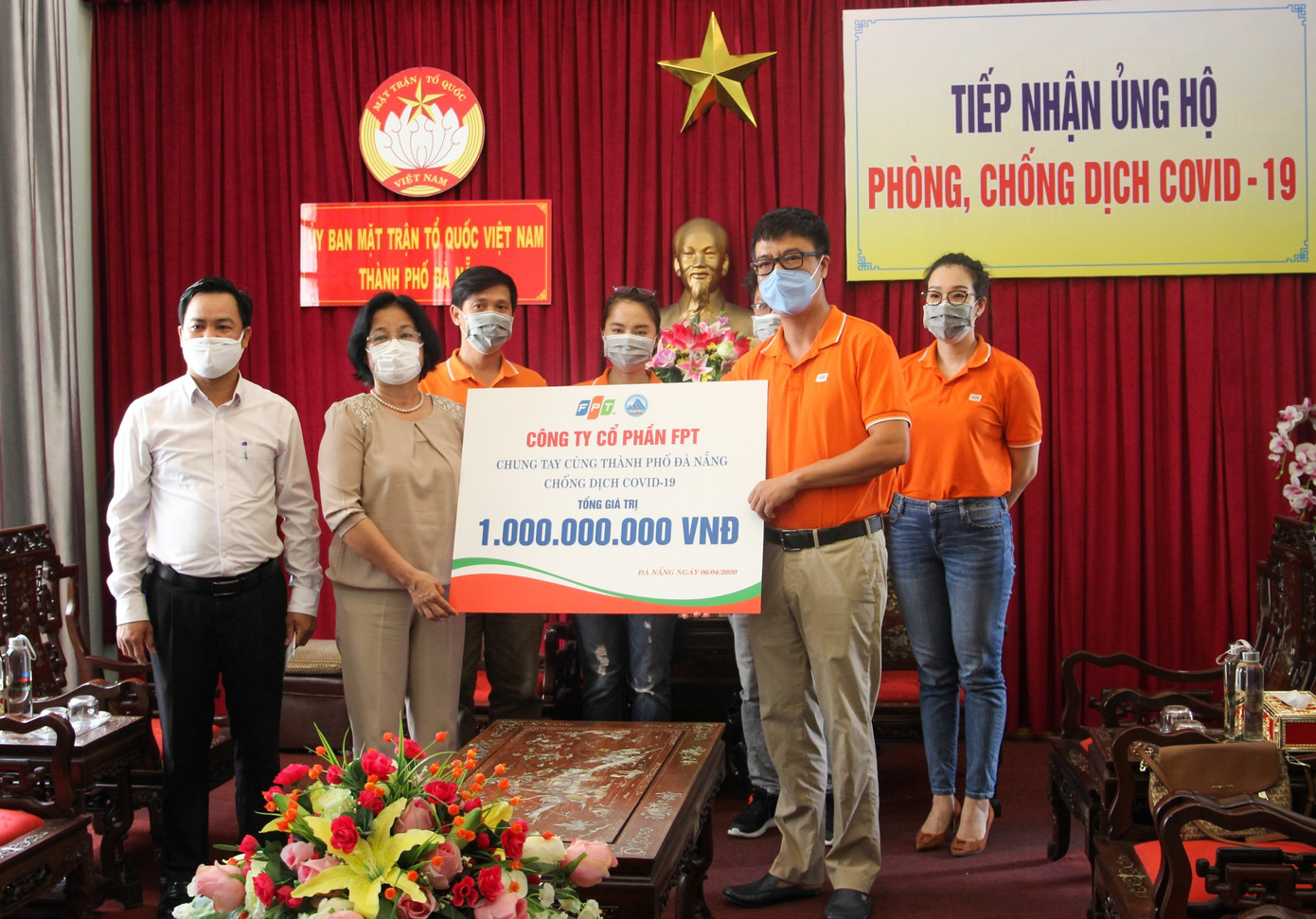 Dân công sở gói quà, sáng tác nhạc tặng y, bác sĩ tuyến đầu chống dịch ảnh 11