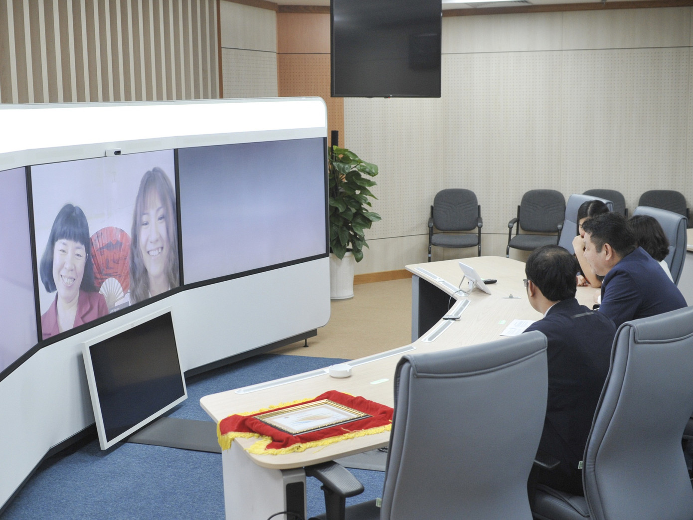 Nữ sinh 17 tuổi sắp tốt nghiệp đại học nhờ tăng cường học online ảnh 2