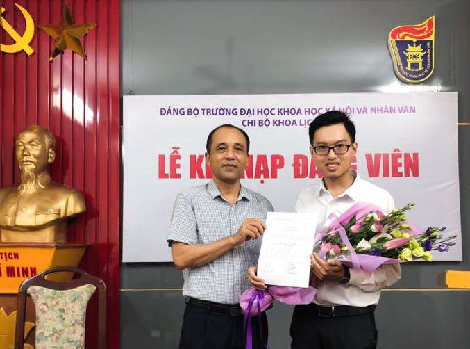Trần Đức Anh được kết nạp vào Đảng Cộng sản Việt Nam. Trần Đức Anh - chàng đảng viên trẻ tài năng ảnh 3