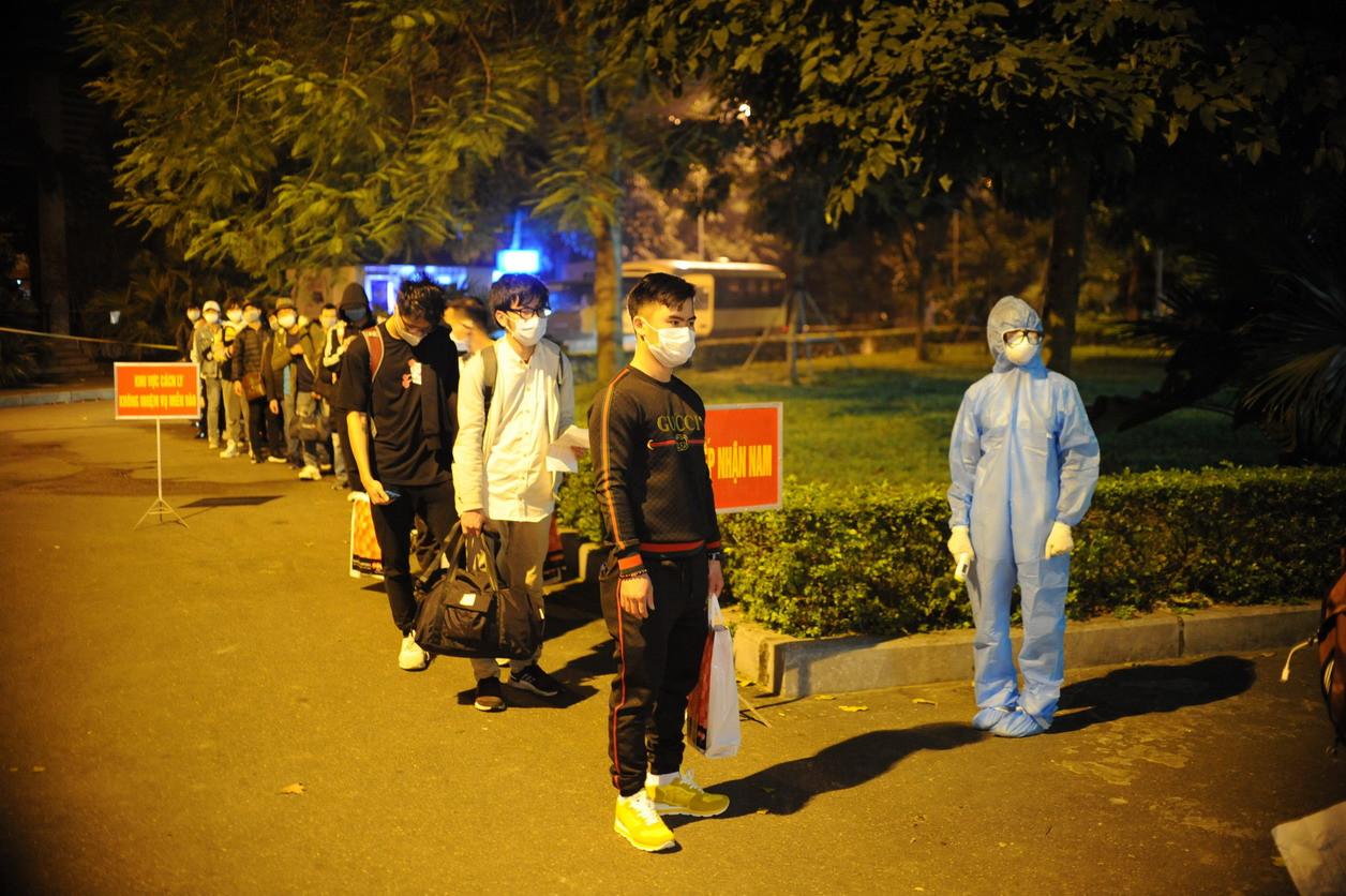 Đón đoàn người đầu tiên về khu cách ly tại KTX FPT ảnh 3