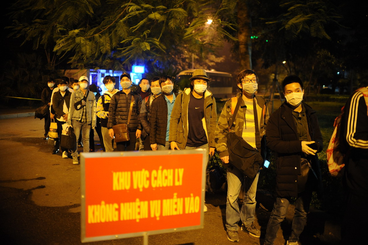 Đón đoàn người đầu tiên về khu cách ly tại KTX FPT ảnh 4