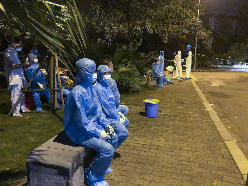 Đón đoàn người đầu tiên về khu cách ly tại KTX FPT ảnh 9