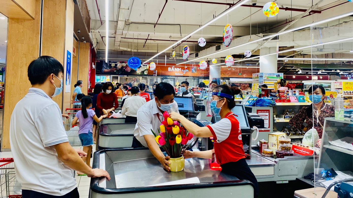 Siêu thị ở Sài Gòn ken cứng người đi sắm Tết ảnh 7