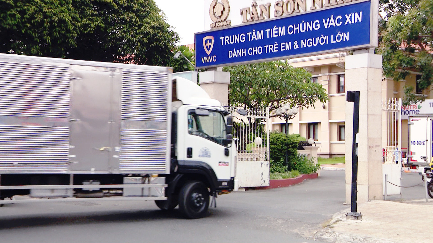 Lô vắc xin COVID-19 được đưa đi kiểm định trước khi chủng ngừa ảnh 6