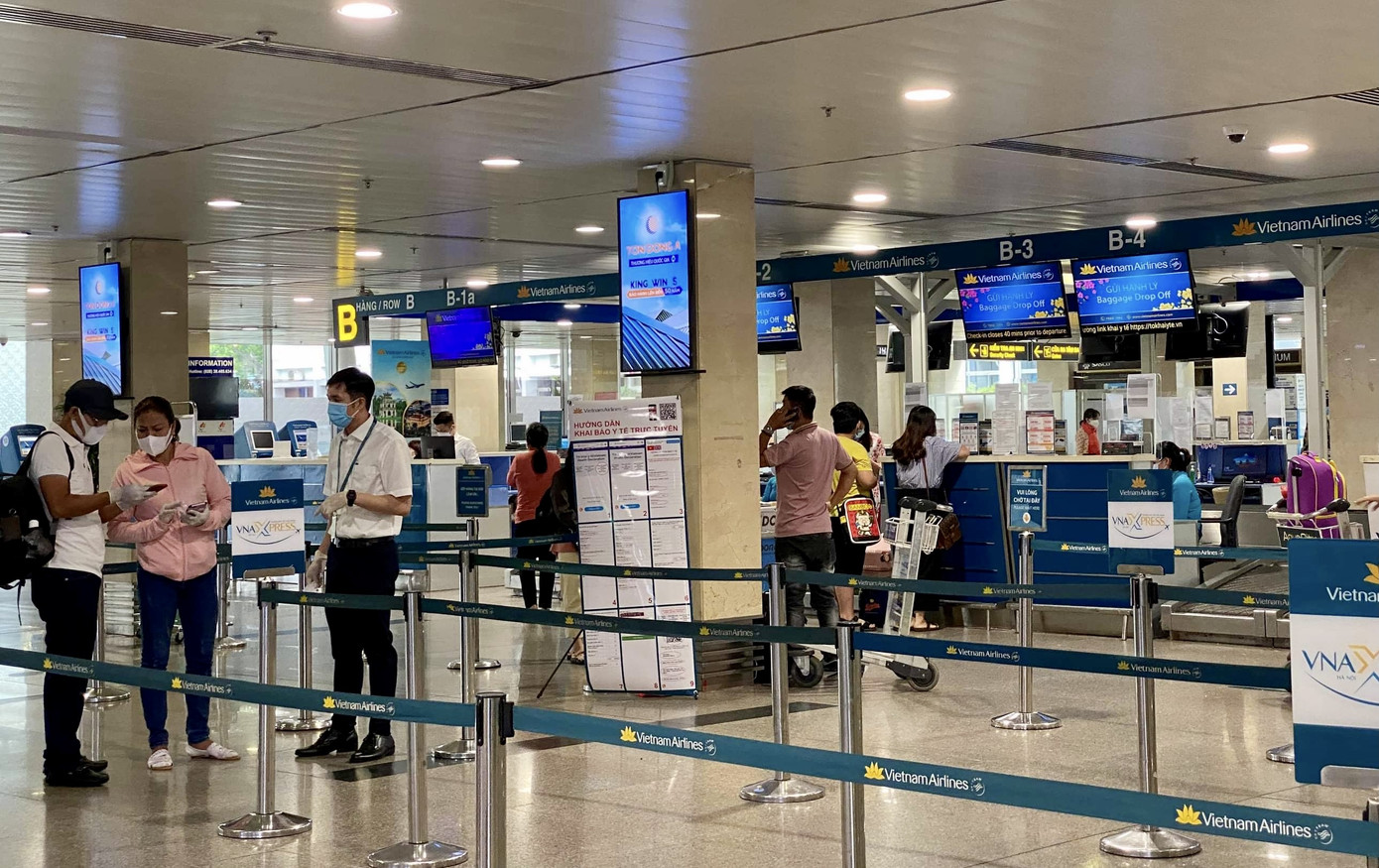 Sân bay Tân Sơn Nhất vắng hoe ngày mồng 1 Tết ảnh 2