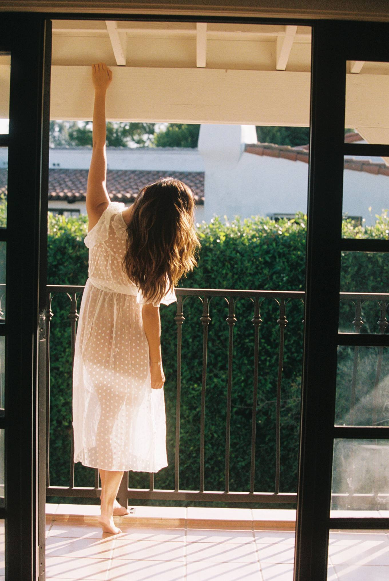 Nàng mẫu Juliana Herz mặc váy xuyên thấu, không nội y sexy đầy mê hoặc ảnh 5