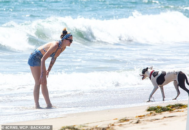 Nàng mẫu Ireland Baldwin nảy nở, gợi cảm nổi bật ở biển ảnh 4