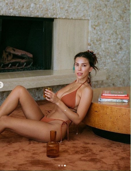 Người mẫu áo tắm 9x 'đốt mắt' người nhìn với bikini siêu bé ảnh 7