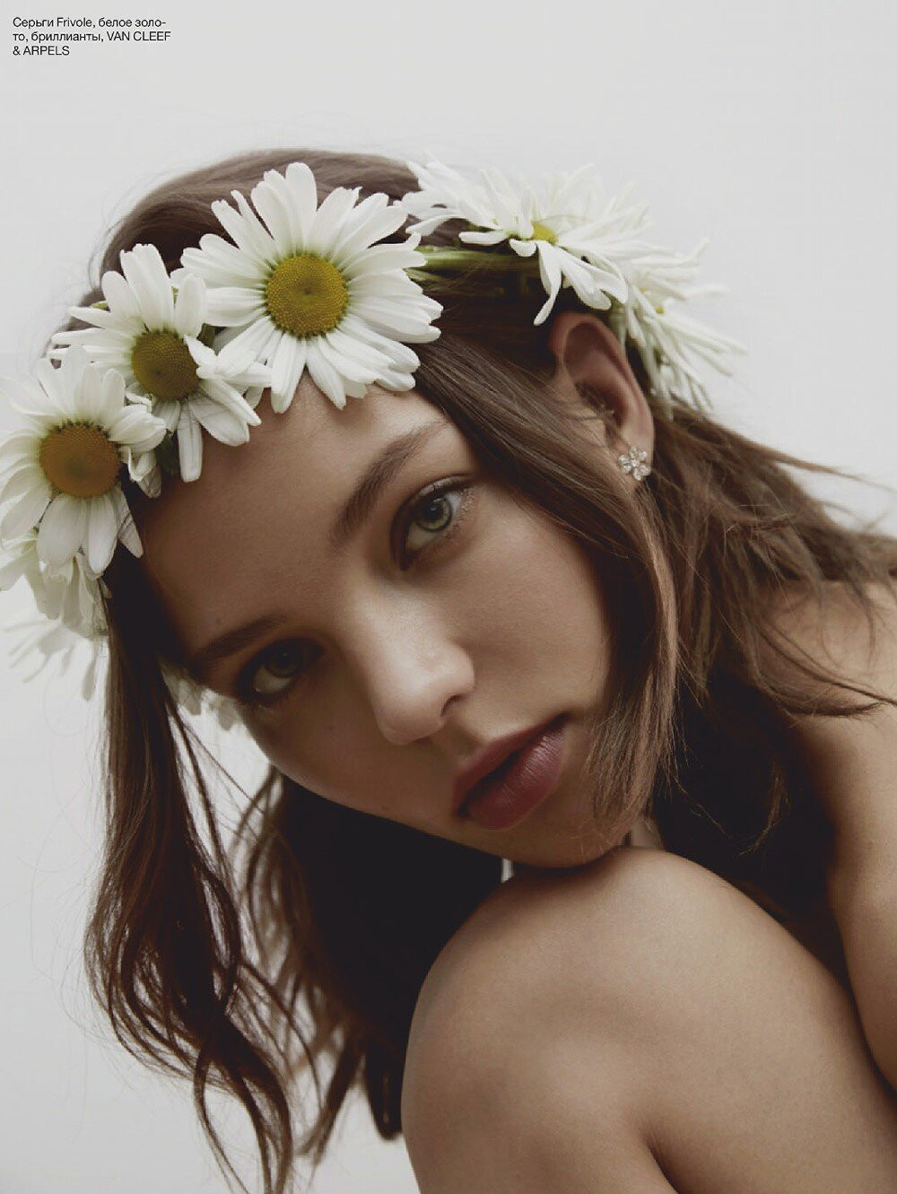 Nàng mẫu 9x Nga khoe trọn ngực trần trên tạp chí gây 'bão' ảnh 10